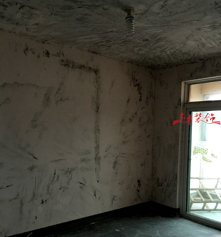  成都木木装修队墙面铲除施工现场 装修现场